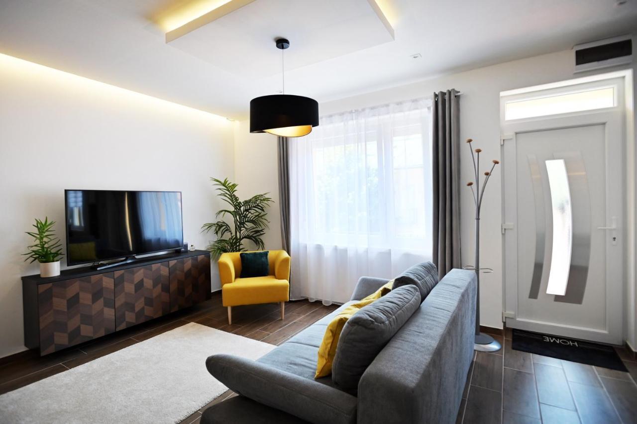 Zóra Apartman Eger Exterior foto